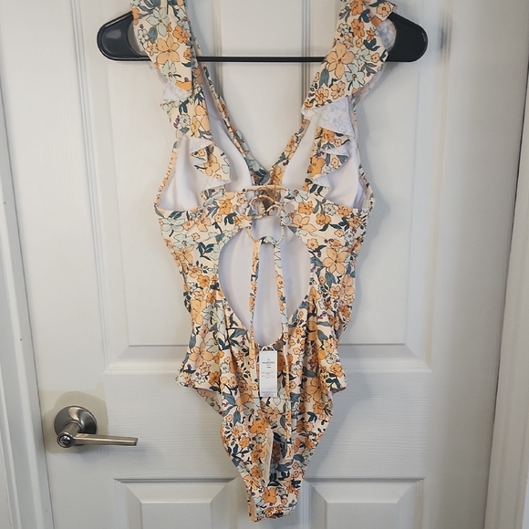 Cupshe Floral One Piece Swimsuit with Ruffles - Picture 6 of 7